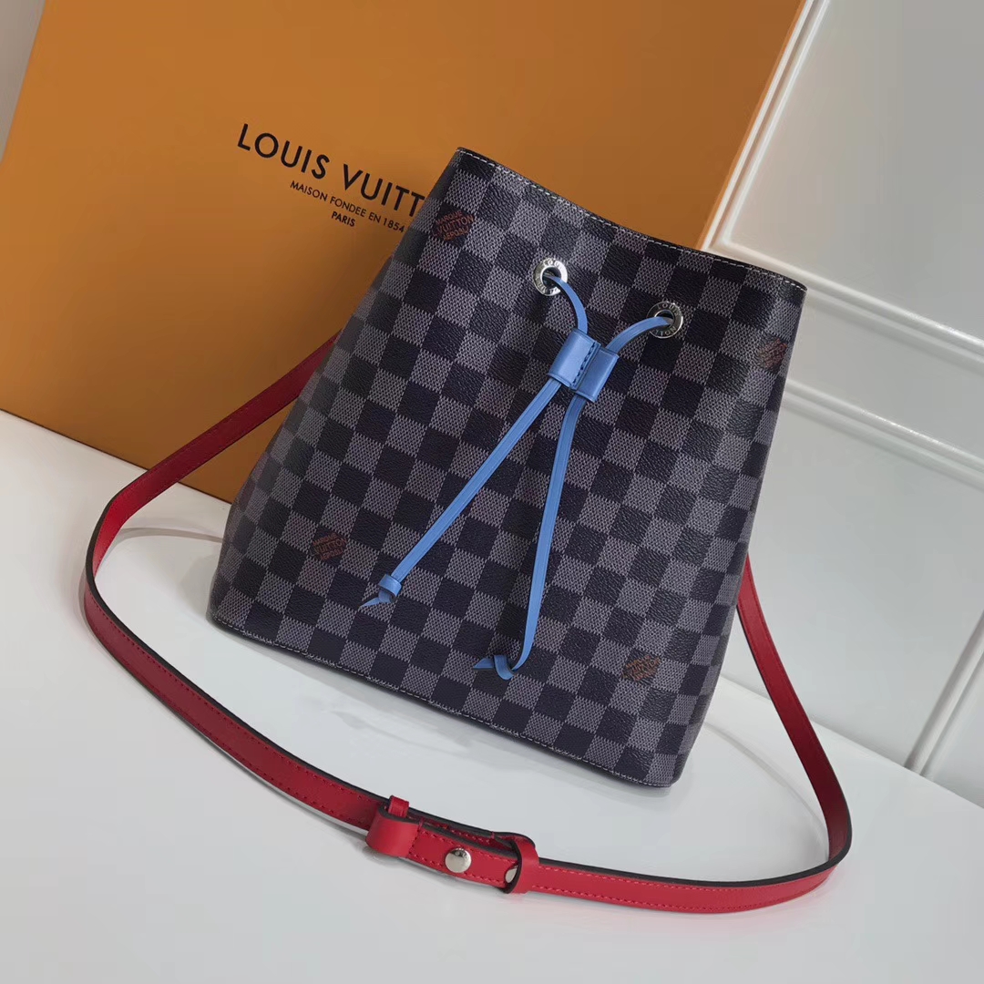 女人街國際精品- LOUIS VUITTON LV經典款M42227字紋mini 水桶手提包