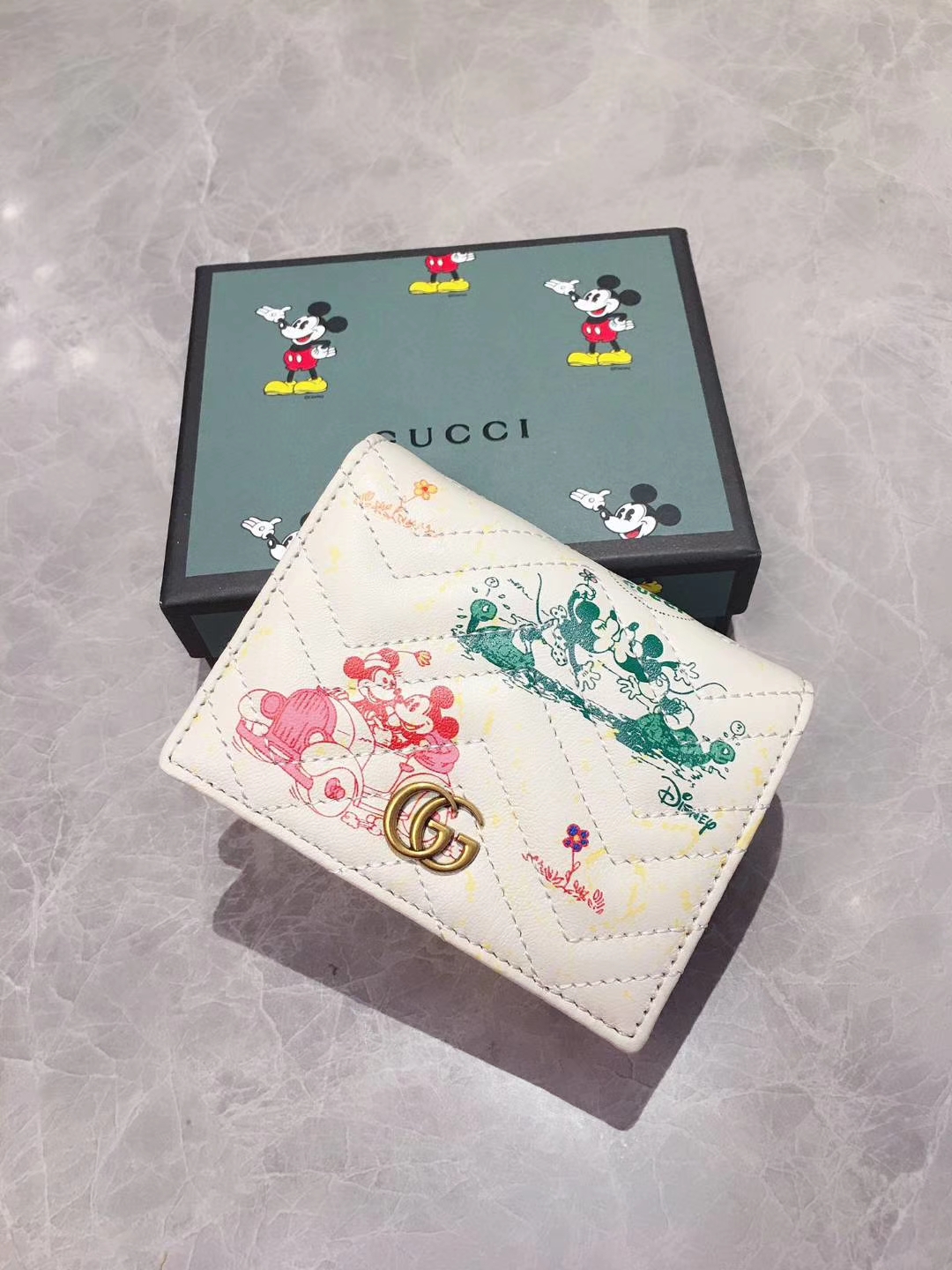 Gucci outlet marmont disney