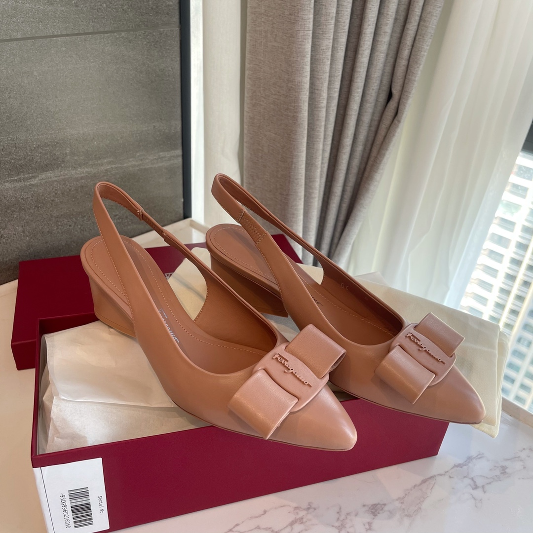 Salvatore ferragamo hot sale alice 55