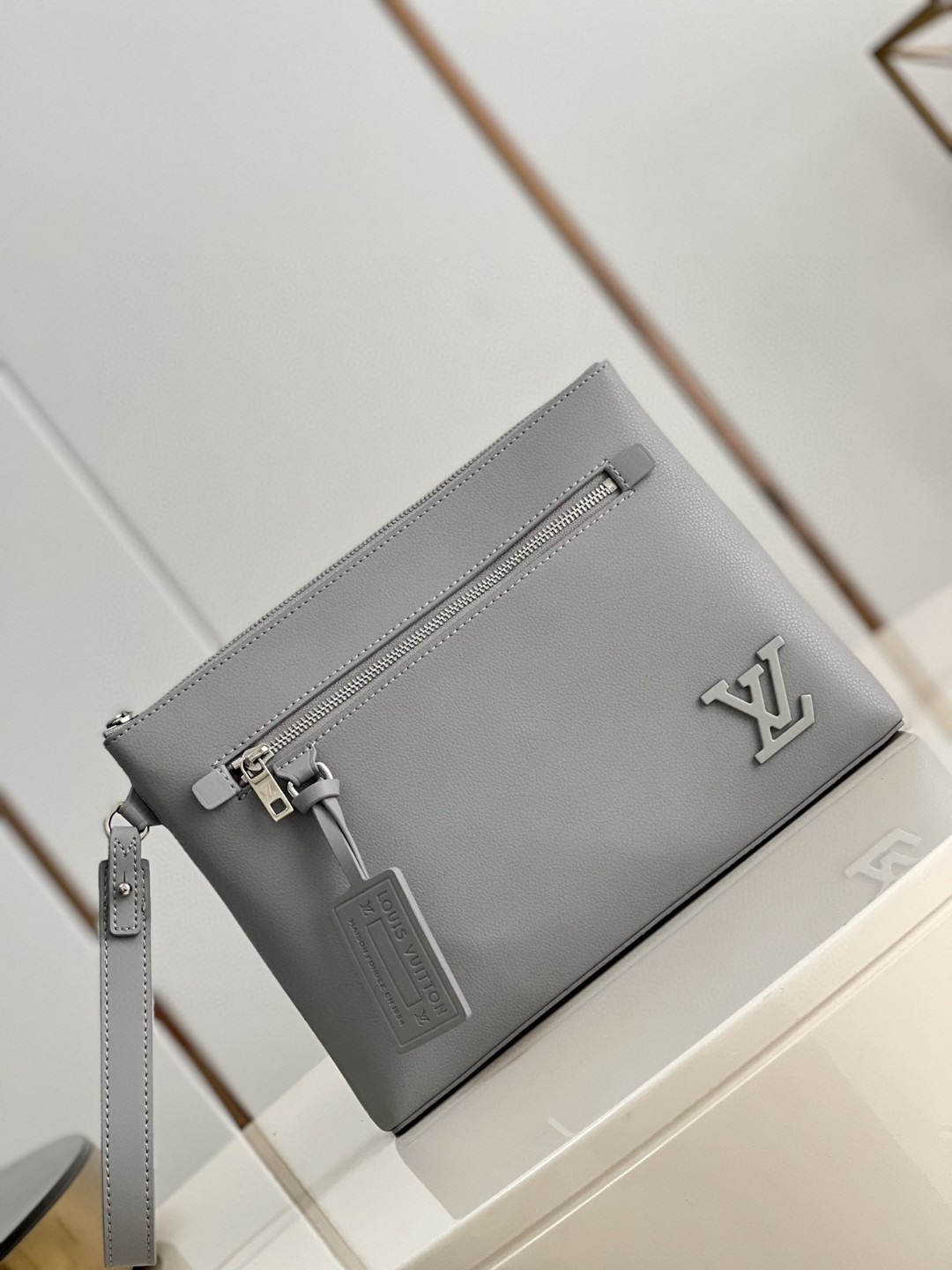 Louis Vuitton Ipad Pouch (M69837)